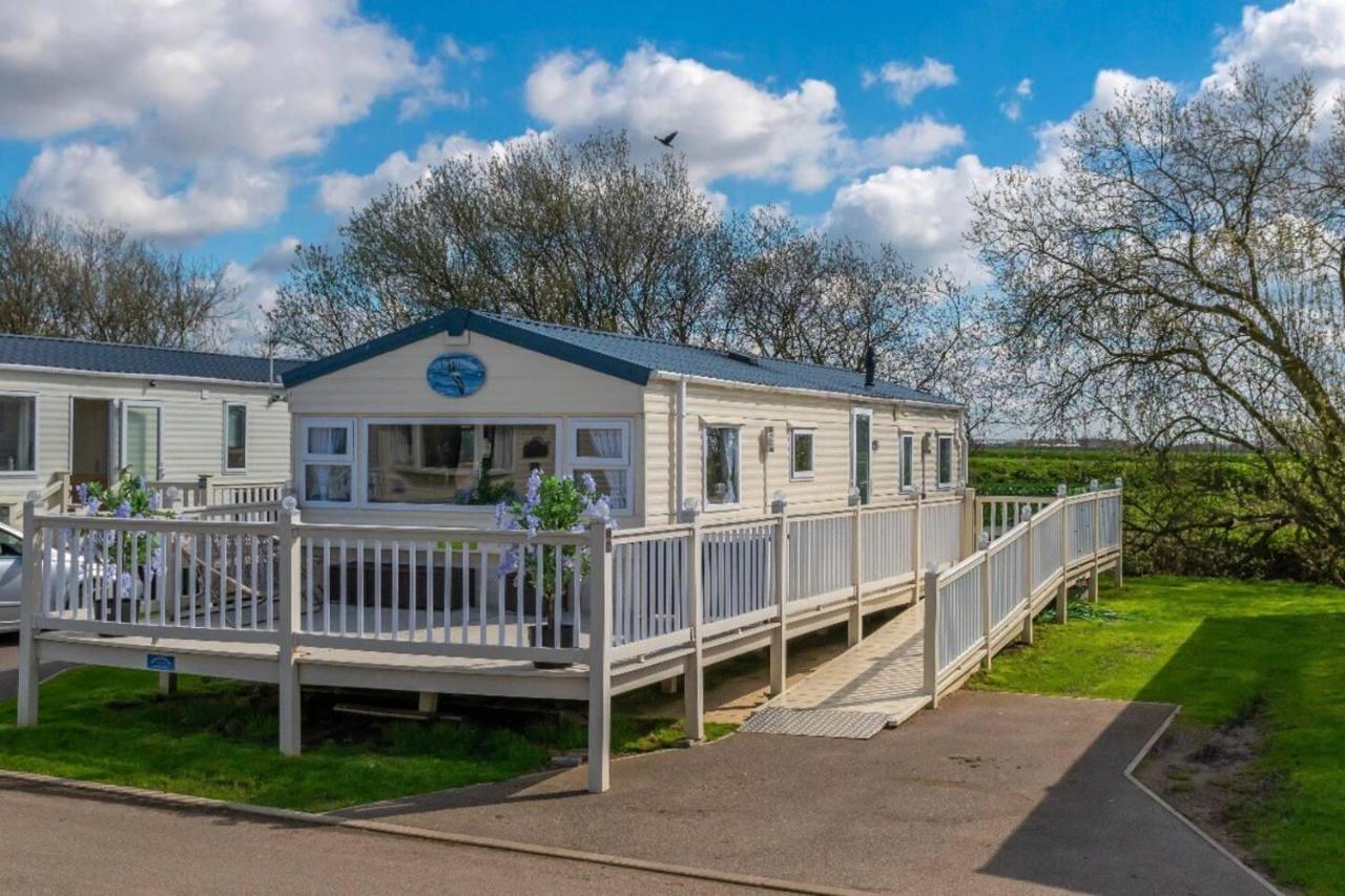 Tattershall Lakes Private Hot Tub Lodge - Sleeps 6 Lincoln Exterior photo