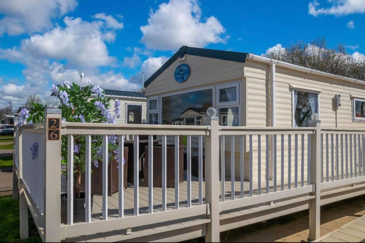 Tattershall Lakes Private Hot Tub Lodge - Sleeps 6 Lincoln Exterior photo