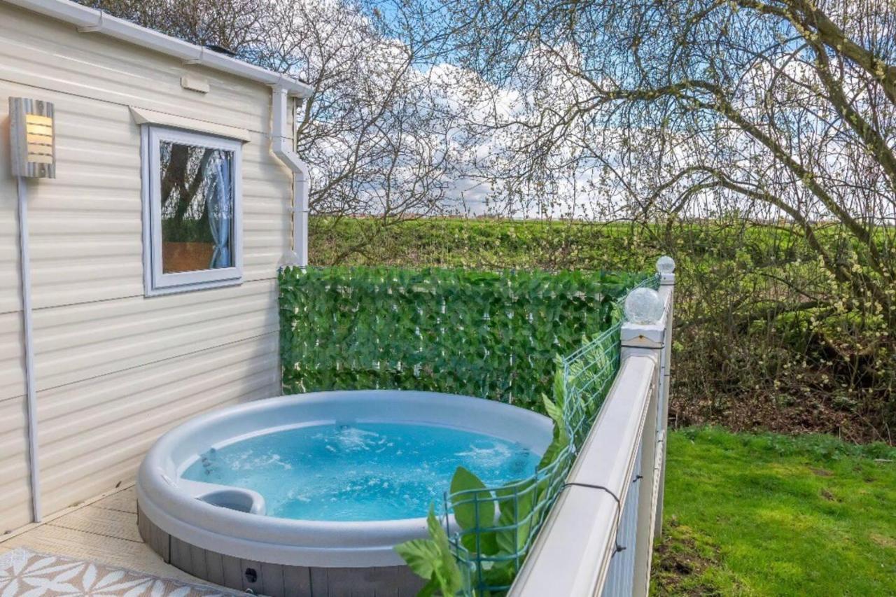 Tattershall Lakes Private Hot Tub Lodge - Sleeps 6 Lincoln Exterior photo